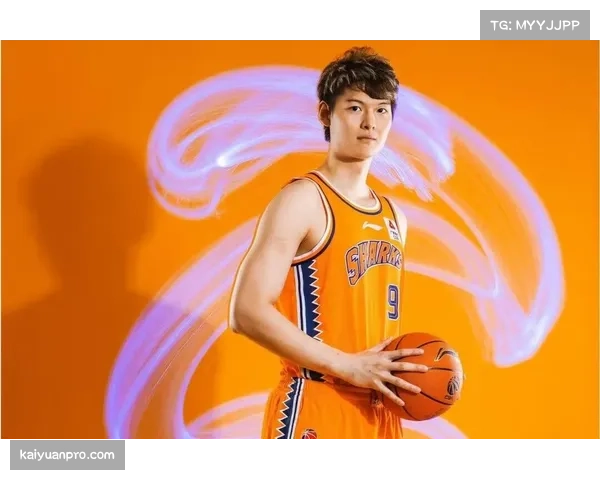 王哲林低位挡拆延续高效，成上海队进攻可靠内线支点